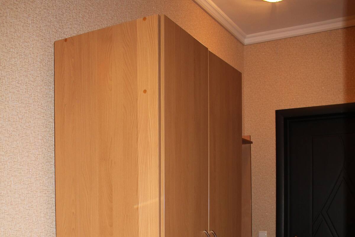 Sängtillbehör av högsta kvalitet, skrivbord och strykjärn/strykbräda
