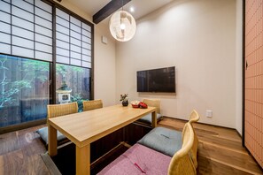 單棟房屋 (See all information before booking) | 2 間睡房、房內夾萬、書桌、手提電腦工作空間