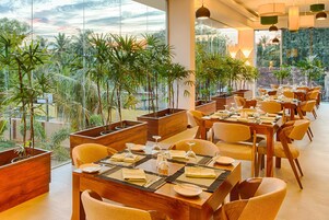 Desayuno de autoservicio diario (USD 15 por persona)