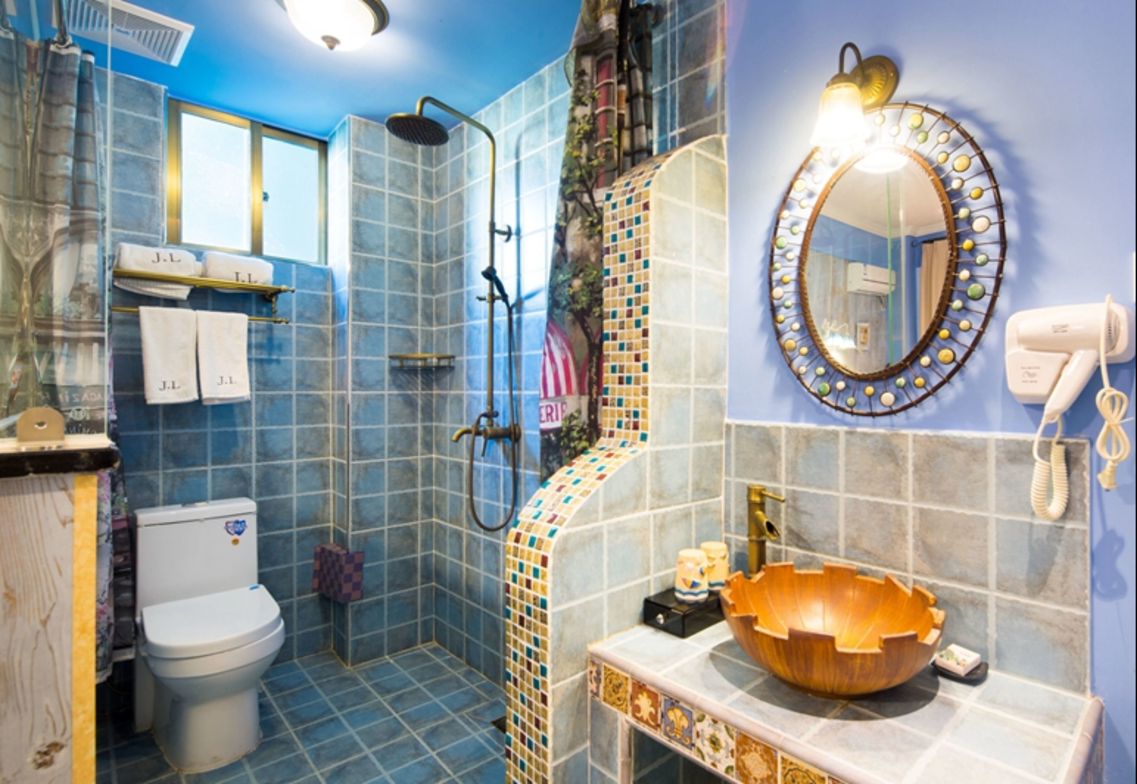 mediterranean style twin room | bathroom | separate bathtub and shower, free toiletries, hair dryer, dressing gowns