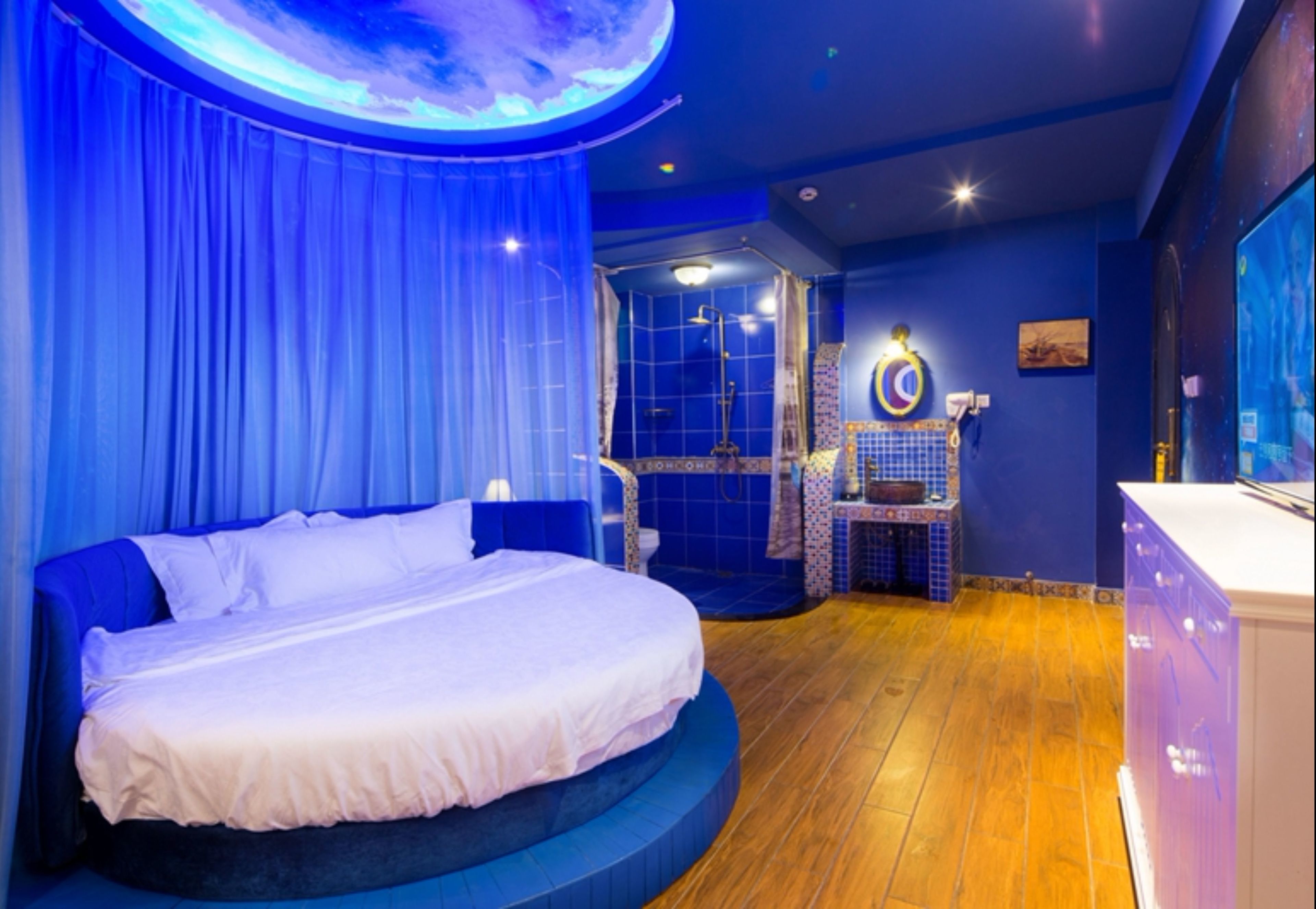 romantic room with round bed | desk, blackout curtains, free wifi