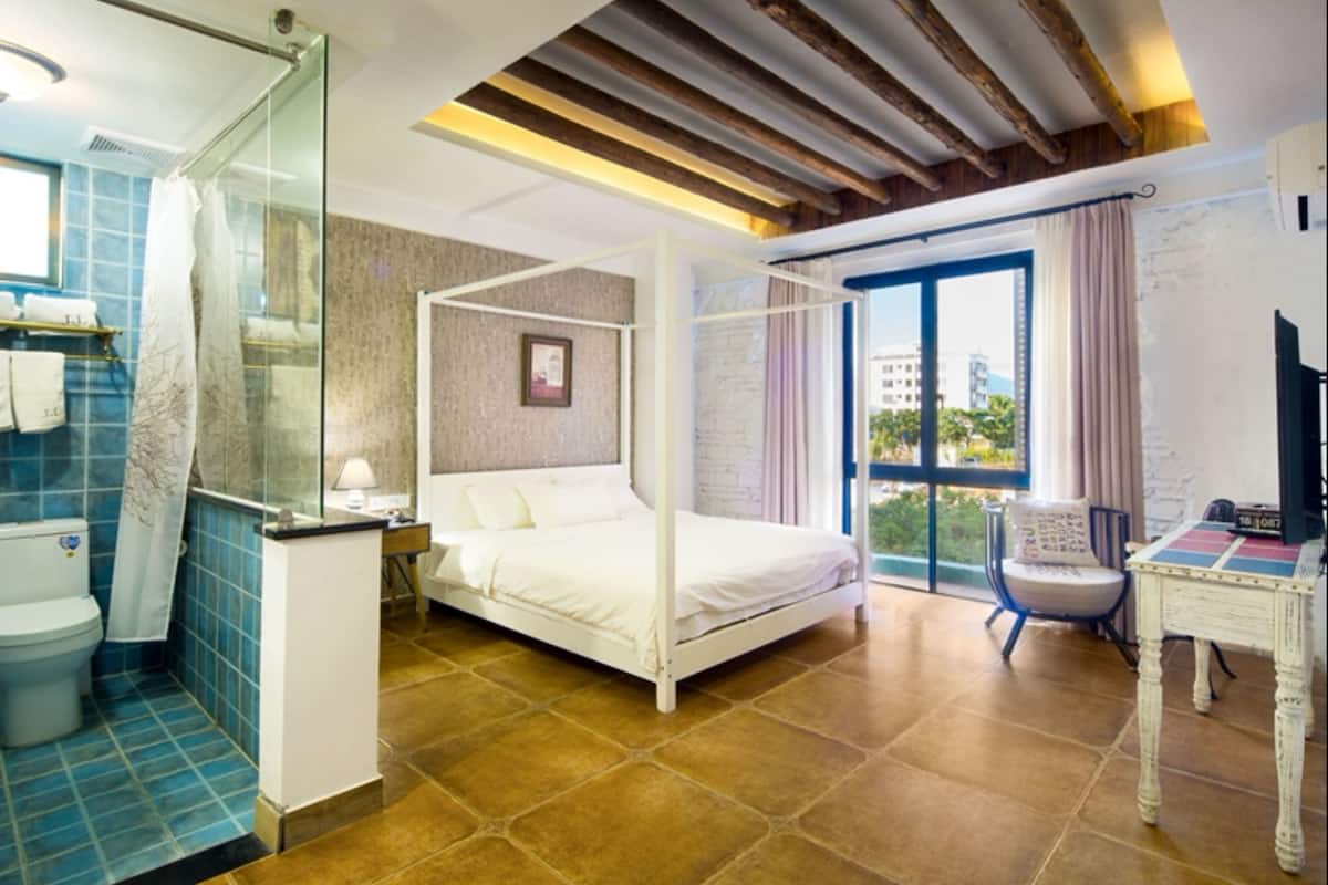 jungle style double room | desk, blackout curtains, free wifi