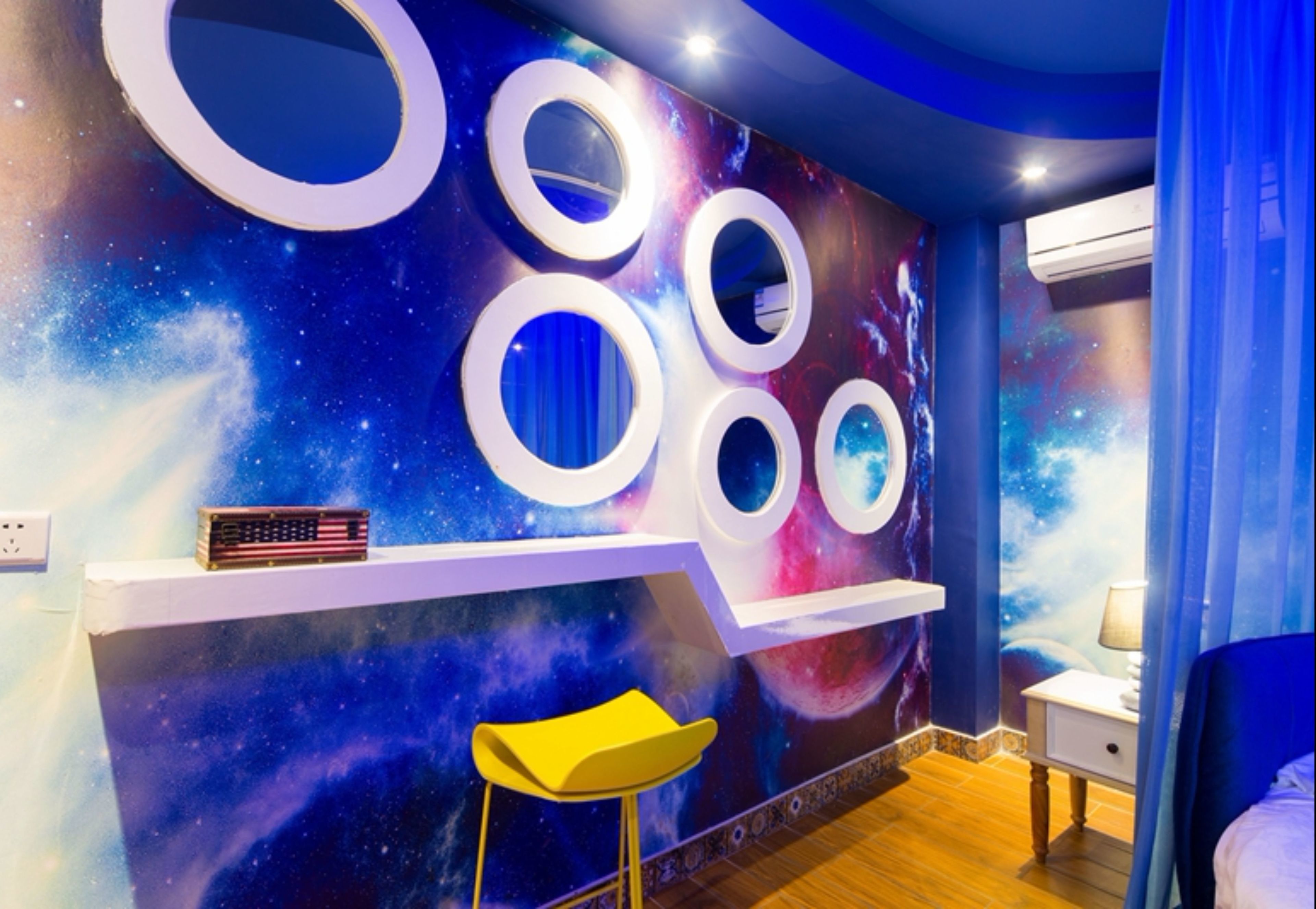 romantic room with round bed | desk, blackout curtains, free wifi