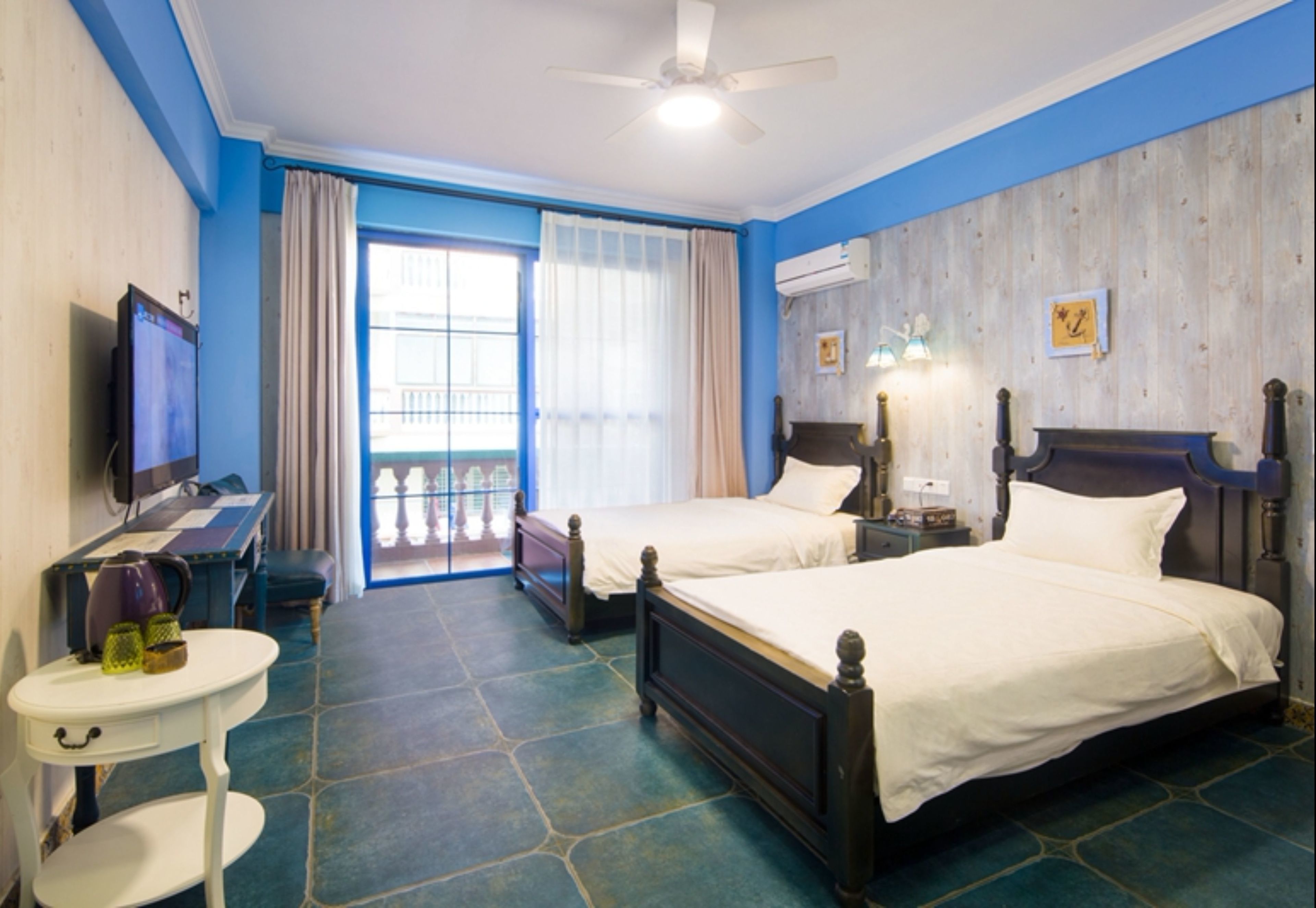 mediterranean style twin room | desk, blackout curtains, free wifi