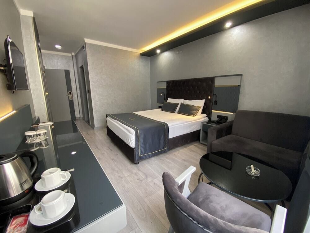 Minibar, desk, free WiFi