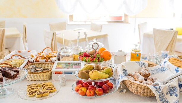 A breakfast buffet with various pastries, fruits, and beverages. - Hotel St. Moritz (Rimini)