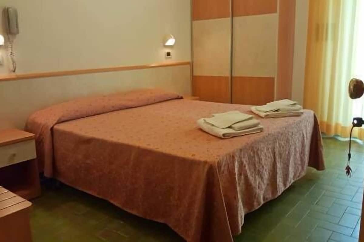 In-room safe, desk, cots/infant beds, free WiFi