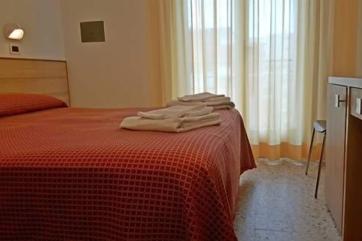 In-room safe, desk, cots/infant beds, free WiFi