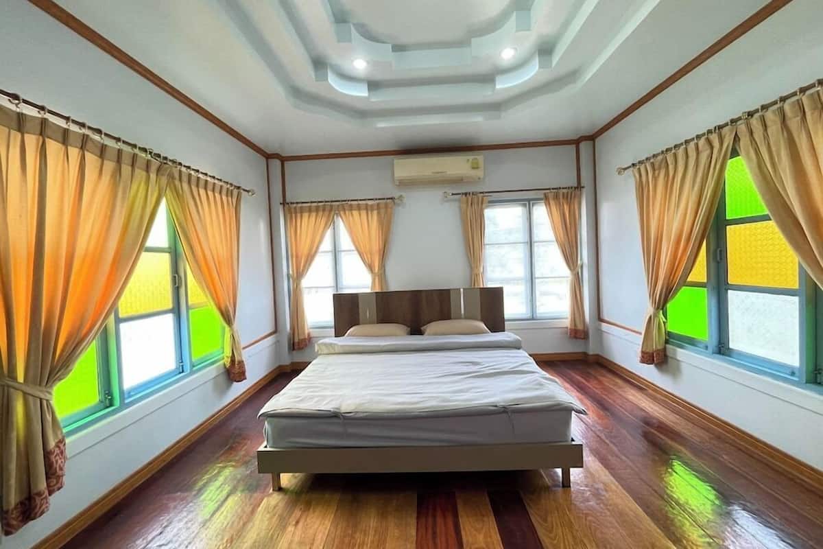 Individually decorated, desk, free WiFi, bed sheets