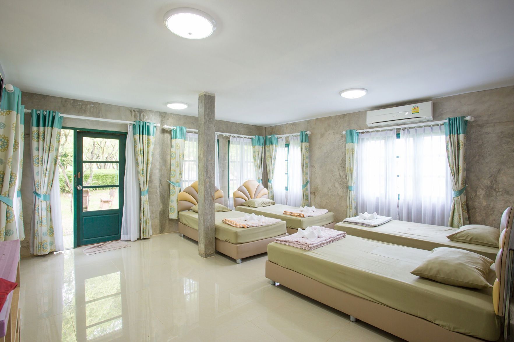 Individually decorated, desk, free WiFi, bed sheets