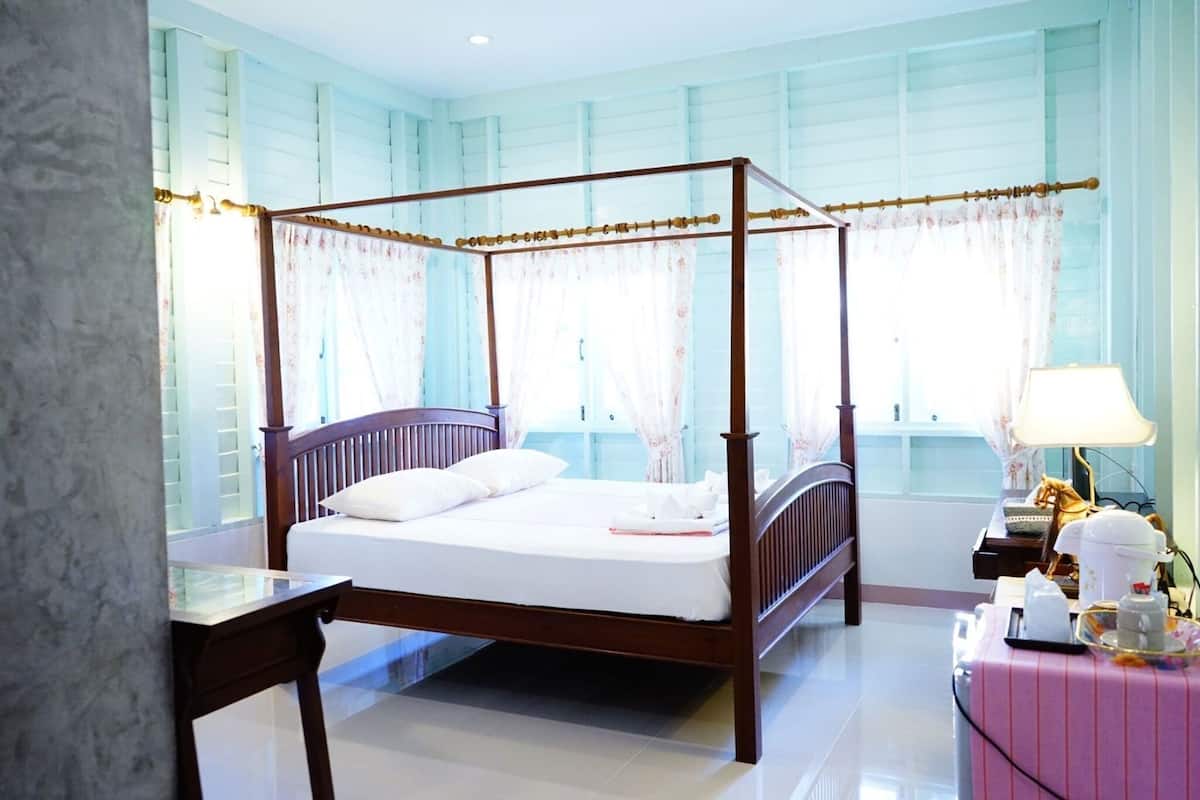 Individually decorated, desk, free WiFi, bed sheets