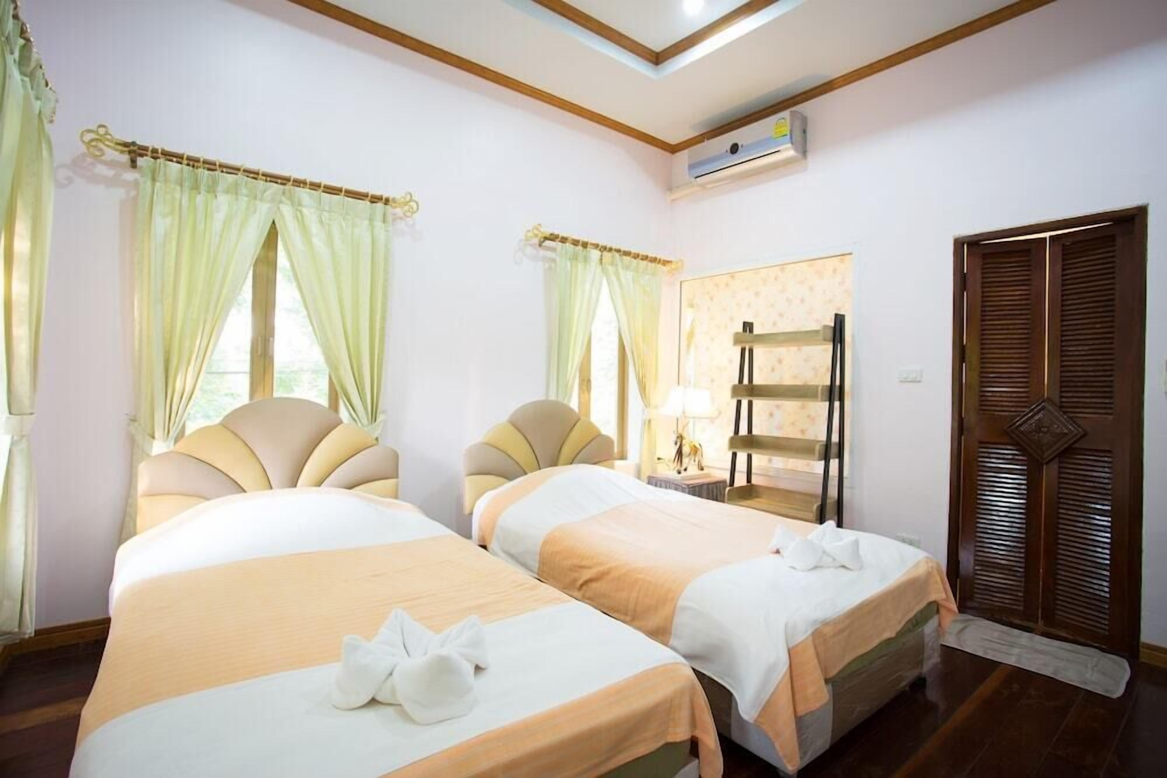 Individually decorated, desk, free WiFi, bed sheets