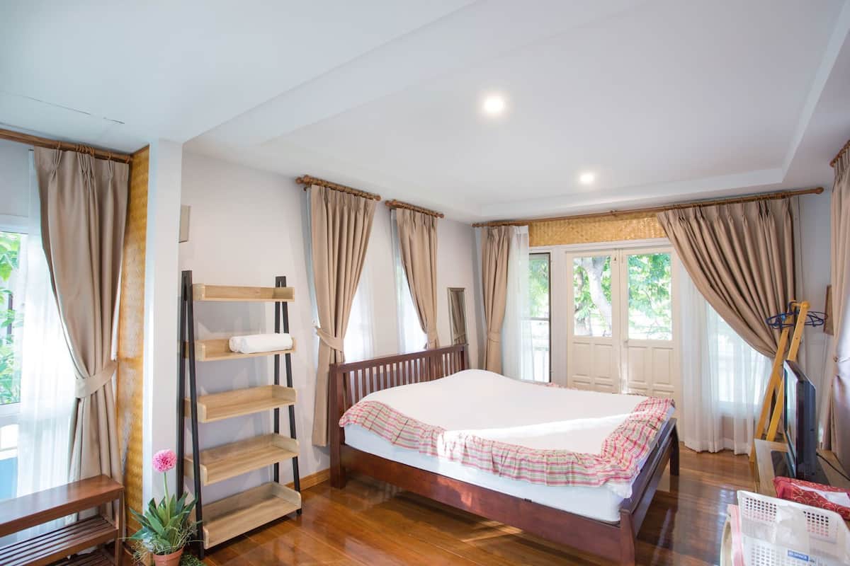 Individually decorated, desk, free WiFi, bed sheets