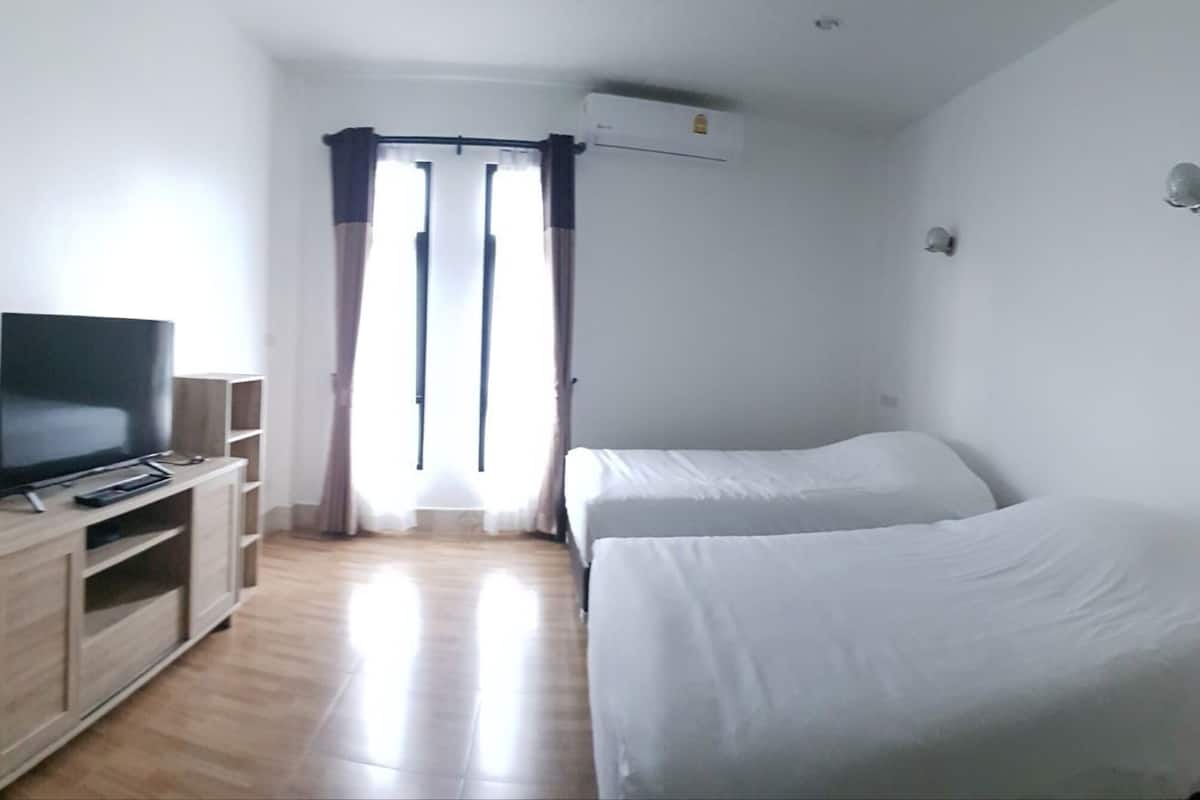 Individually decorated, desk, free WiFi, bed sheets