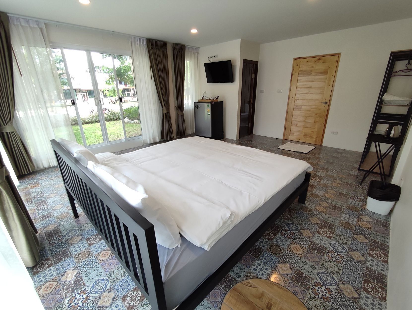 Individually decorated, desk, free WiFi, bed sheets