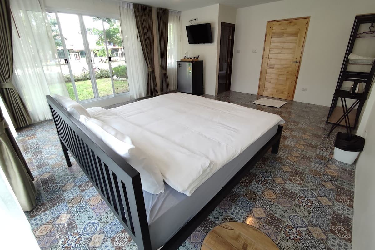 Individually decorated, desk, free WiFi, bed sheets