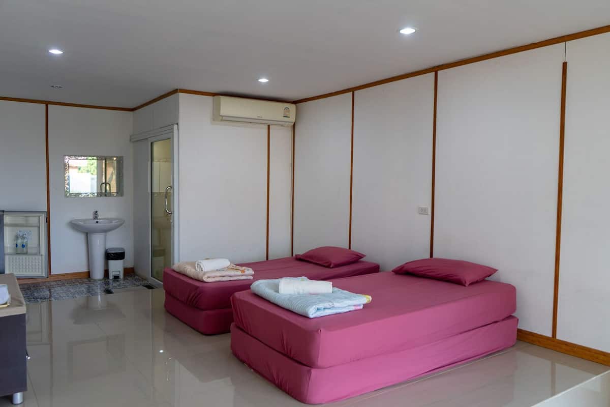 Individually decorated, desk, free WiFi, bed sheets