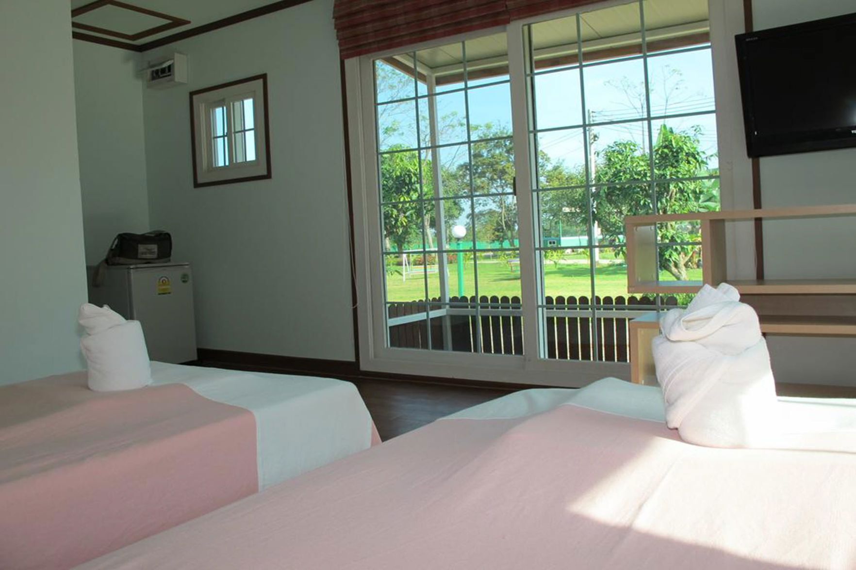 Individually decorated, desk, free WiFi, bed sheets