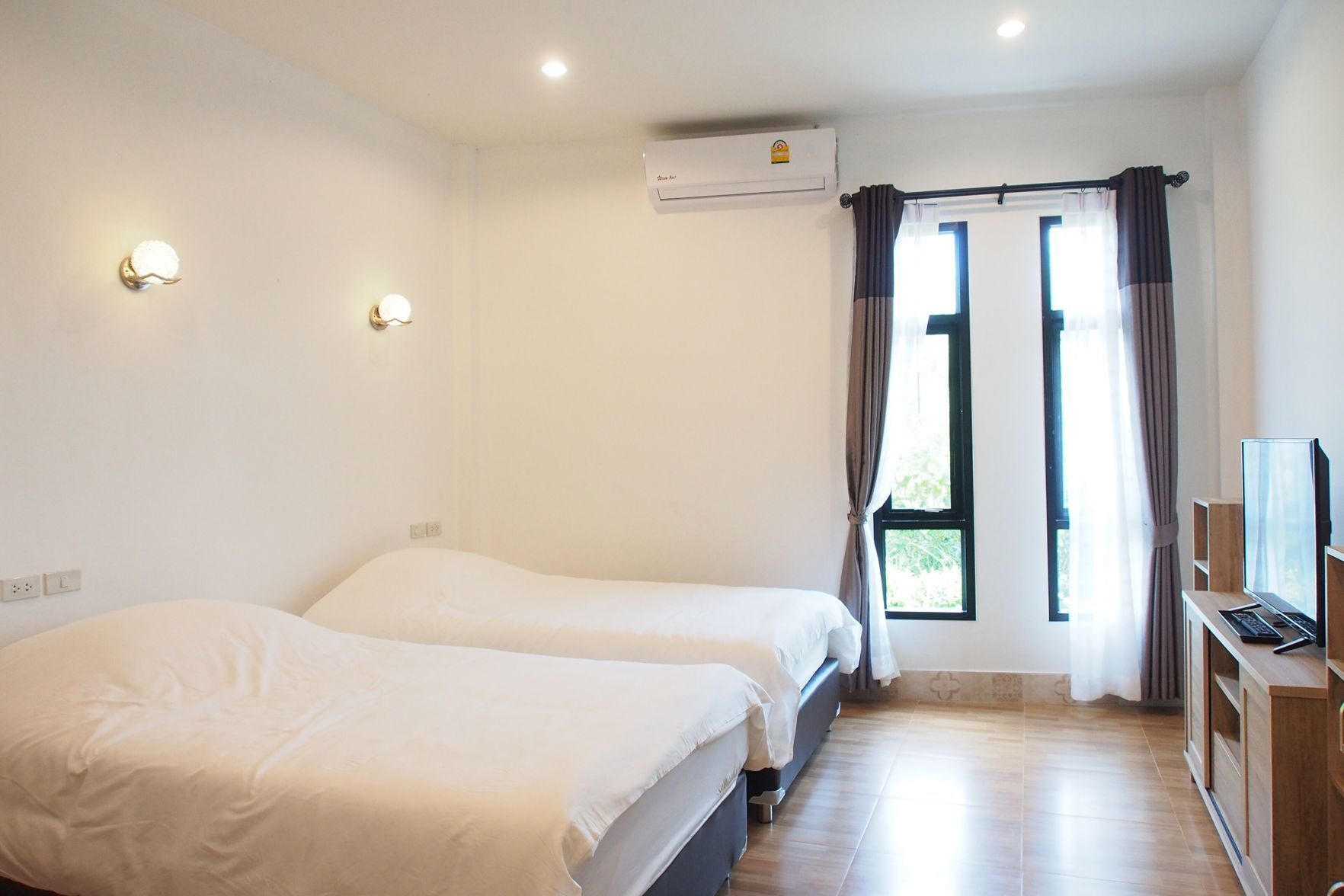 Individually decorated, desk, free WiFi, bed sheets