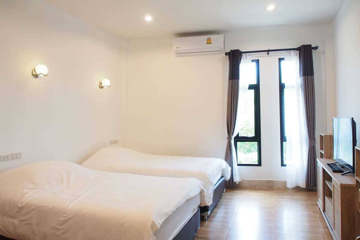 Individually decorated, desk, free WiFi, bed sheets