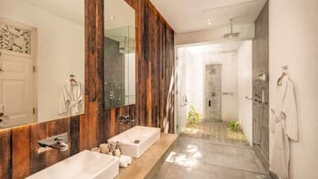 Luxury Villa, 5 Bedrooms, Private Pool, Ocean View | Bathroom | Shower, rainfall showerhead, free toiletries, hair dryer
