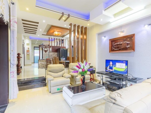 Lobby sitting area - Pham Family B&B (Da Nang)