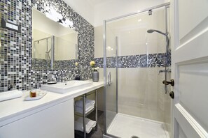 Royal Apartment | Bathroom