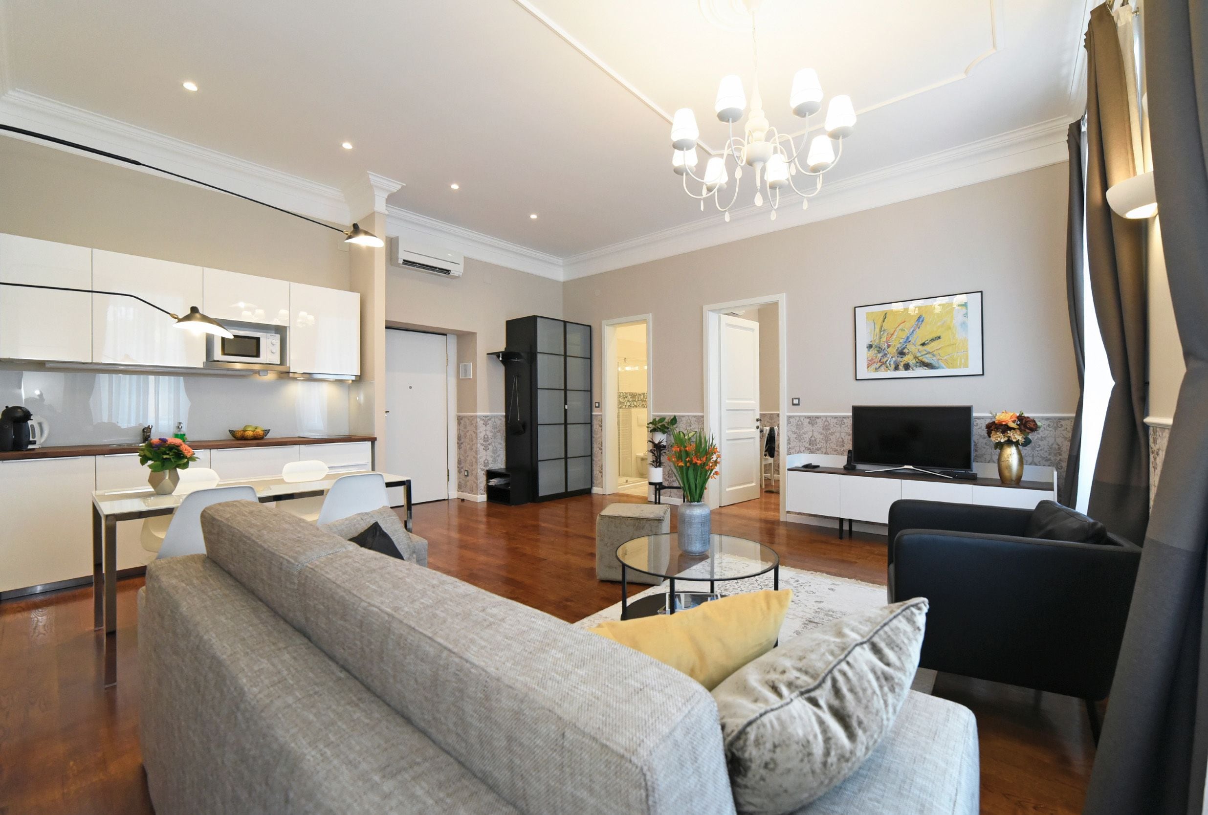 Rococo Apartment | 起居区 | 80-厘米纯平电视（配备有线频道）、电视、Netflix