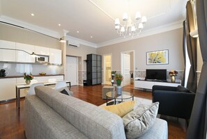 Rococo Apartment | Oleskelualue | Taulutelevisio, Netflix, maksullisia elokuvia, suoratoistopalvelut