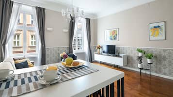Royal Apartment | Living area | 80-cm flat-screen TV with cable channels, TV, Netflix