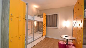 Apartamento família, várias camas | Cortinas blackout, quartos à prova de som, Wi-Fi de cortesia