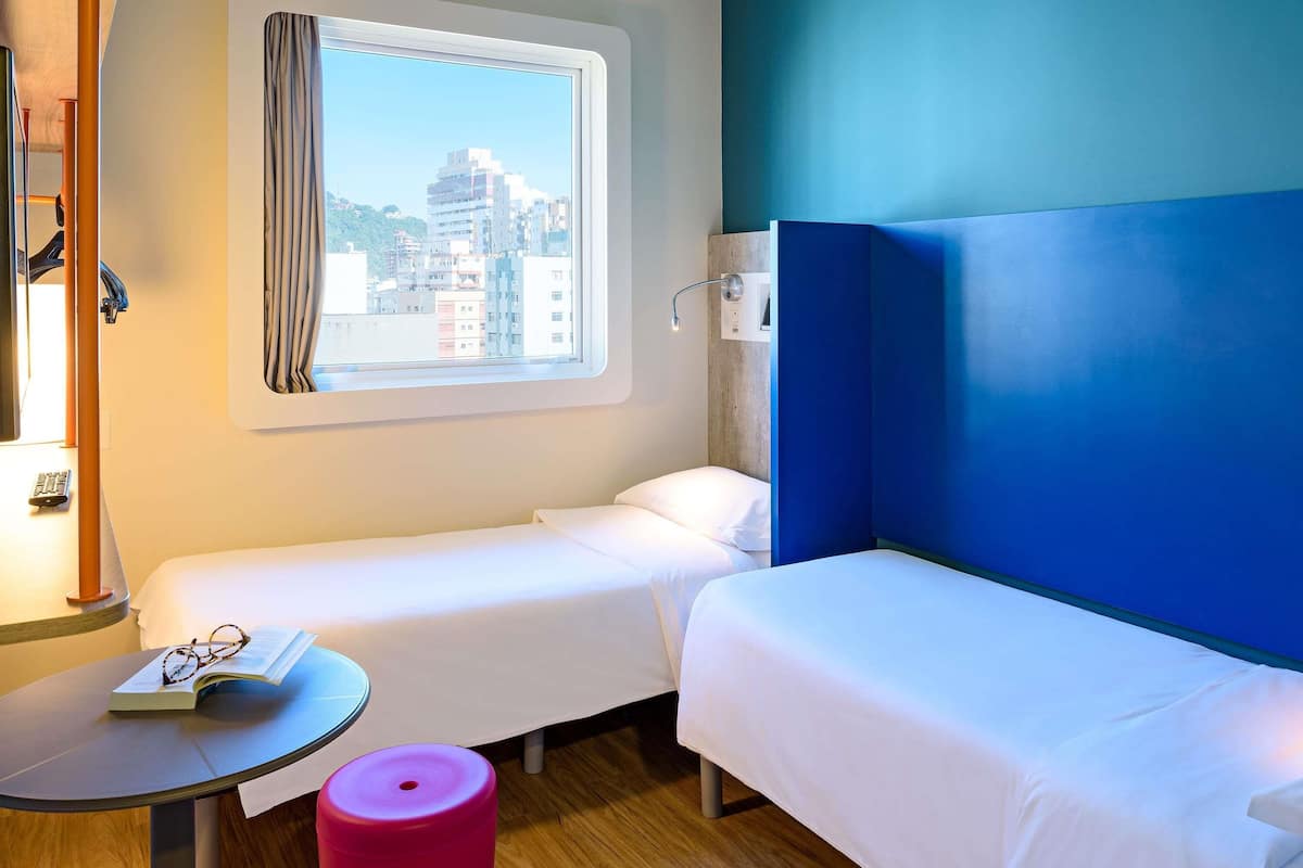 Departamento, 2 camas individuales | Cortinas blackout, insonorización, wifi gratis y ropa de cama