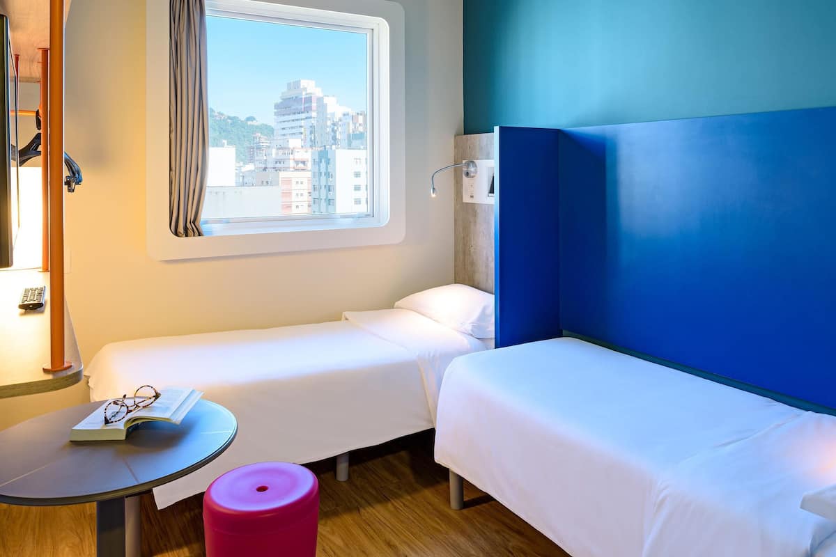 LÀgenhet - 2 enkelsÀngar | MörklÀggningsgardiner, ljudisolering, gratis wi-fi och sÀngklÀder