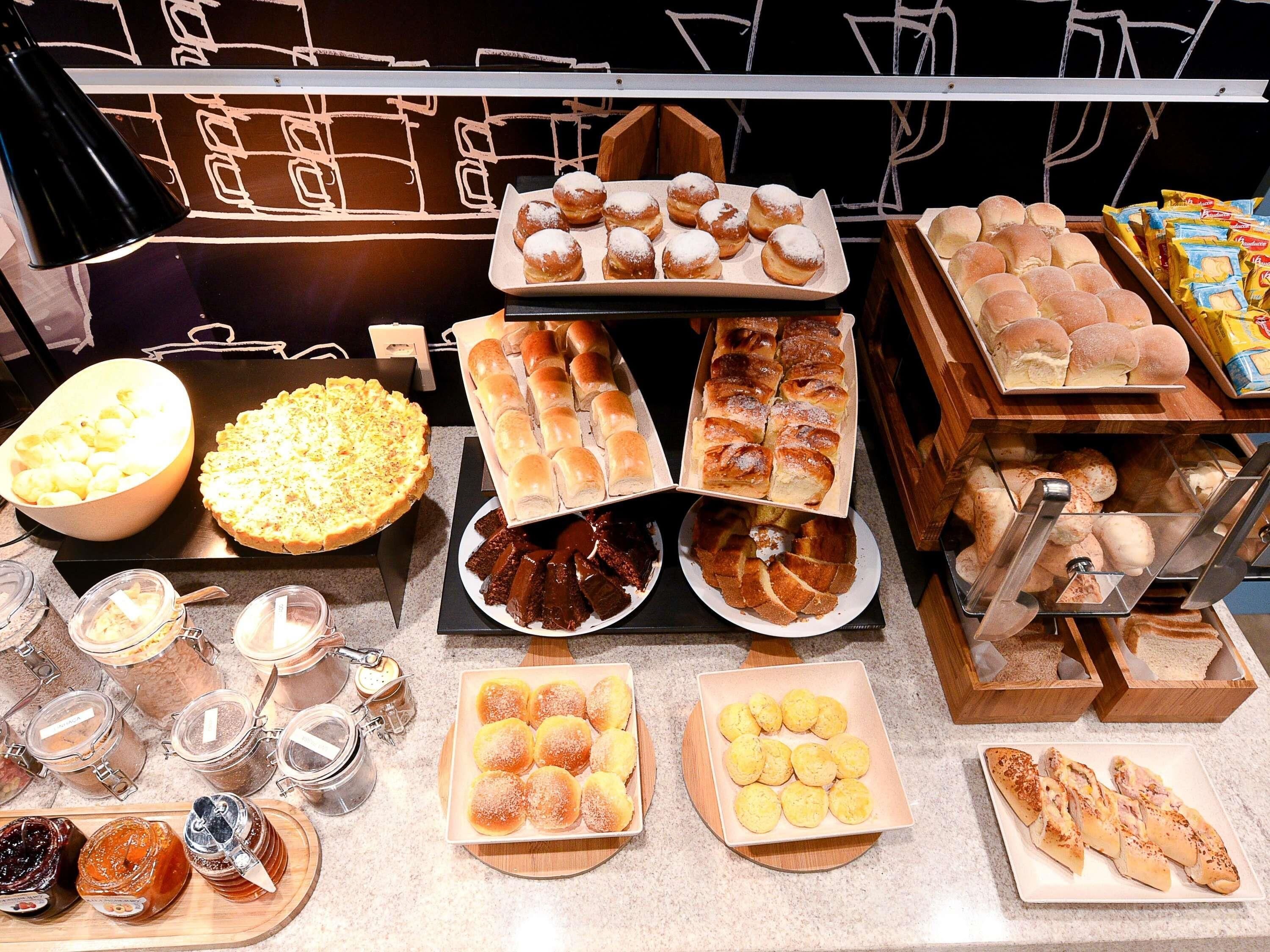 daily buffet breakfast (brl 42.00 per person)