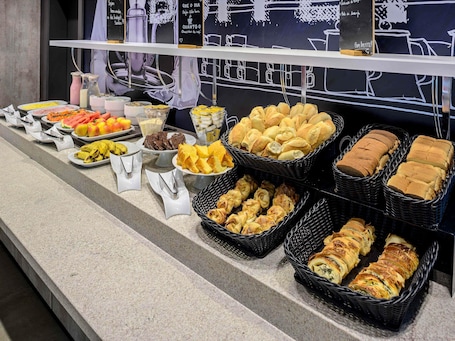 Desayuno buffet diario (BRL 42.00 por persona)