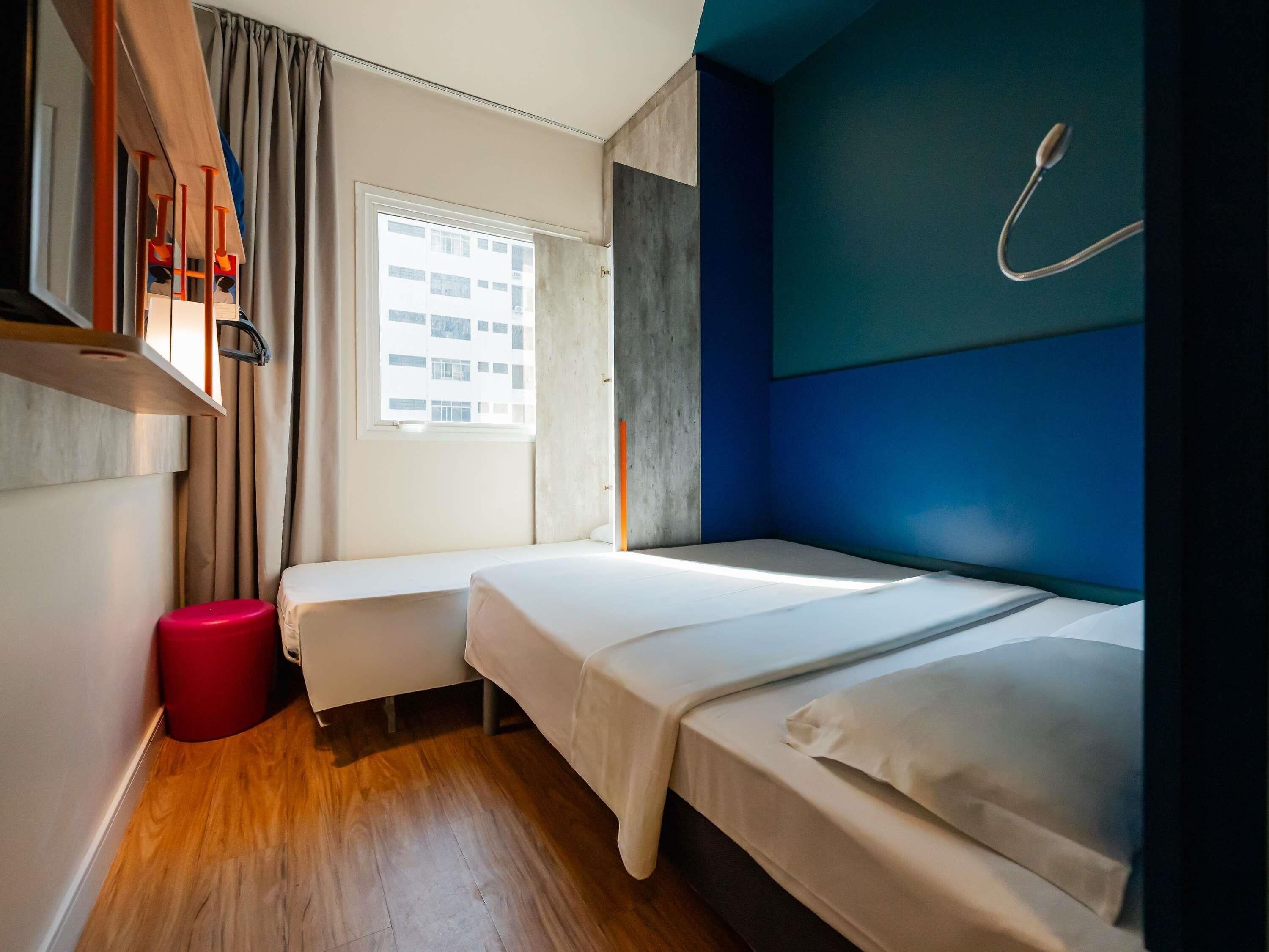 Blackout drapes, soundproofing, free WiFi, bed sheets
