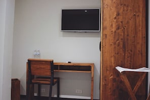 Habitación individual estándar, 1 habitación, baño privado | Caja de seguridad en la habitación, escritorio y insonorización