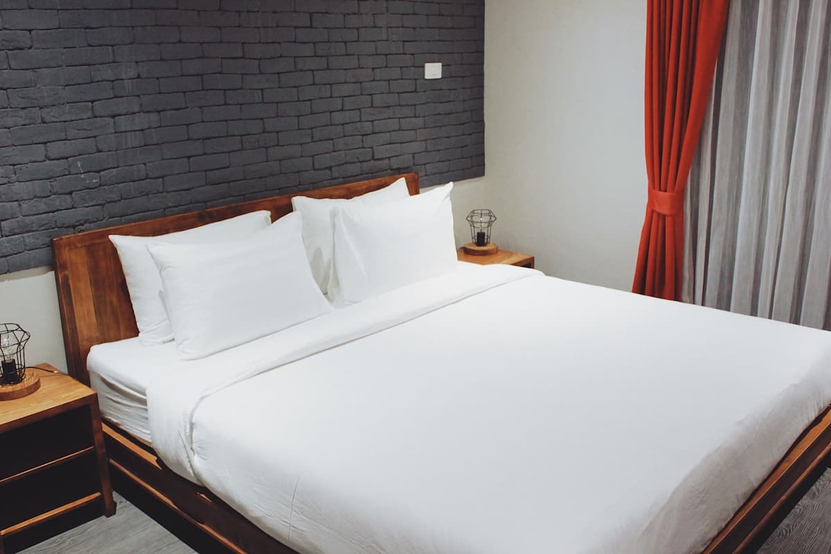 Deluxe-Suite, 1 King-Bett, Balkon, Stadtblick | Zimmersafe, Schreibtisch, schallisolierte Zimmer, kostenloses WLAN