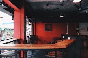 Lobby sitting area - Henry S Hotel Gastro Pub (Bangkok)