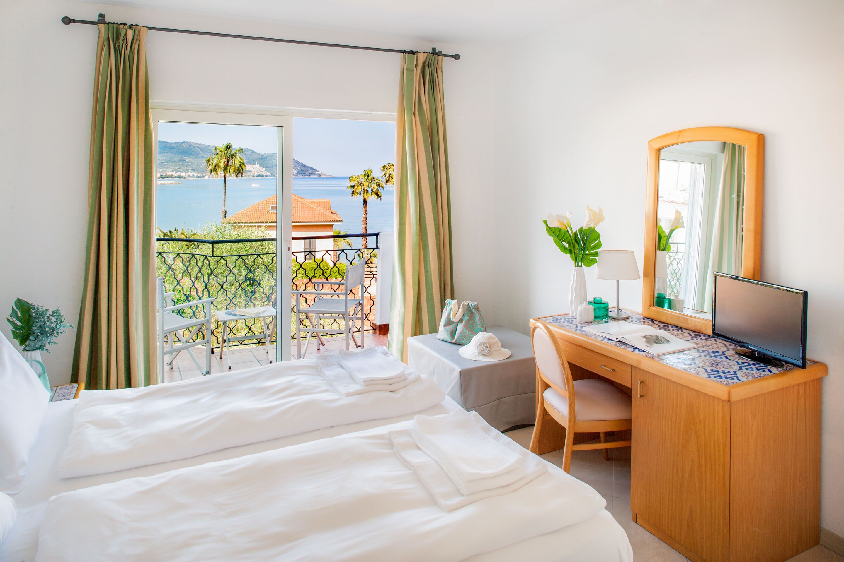 comfort room | 1 bedroom, minibar, in-room safe, desk