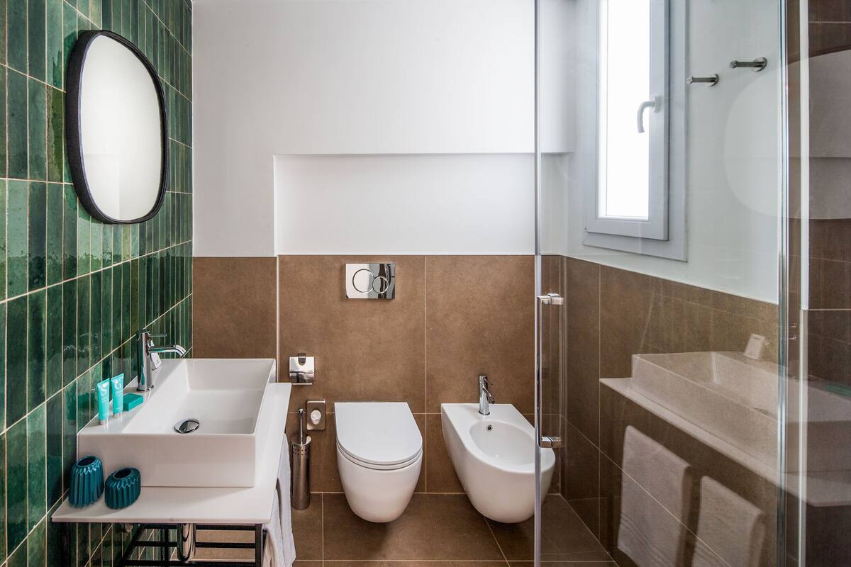 superior single room | bathroom | hair dryer, towels, soap, shampoo