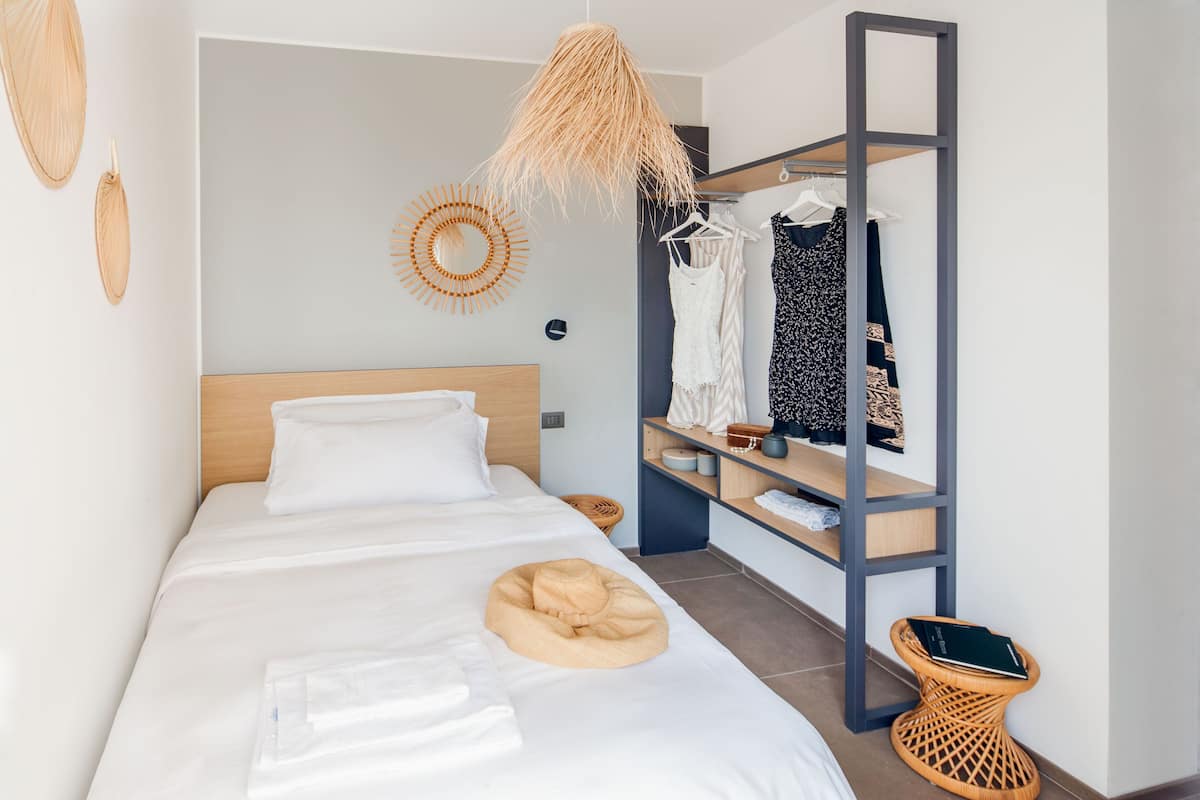 superior single room | 1 bedroom, minibar, in-room safe, desk