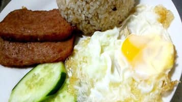Petit déjeuner préparé sur commande (200 PHP par personne)