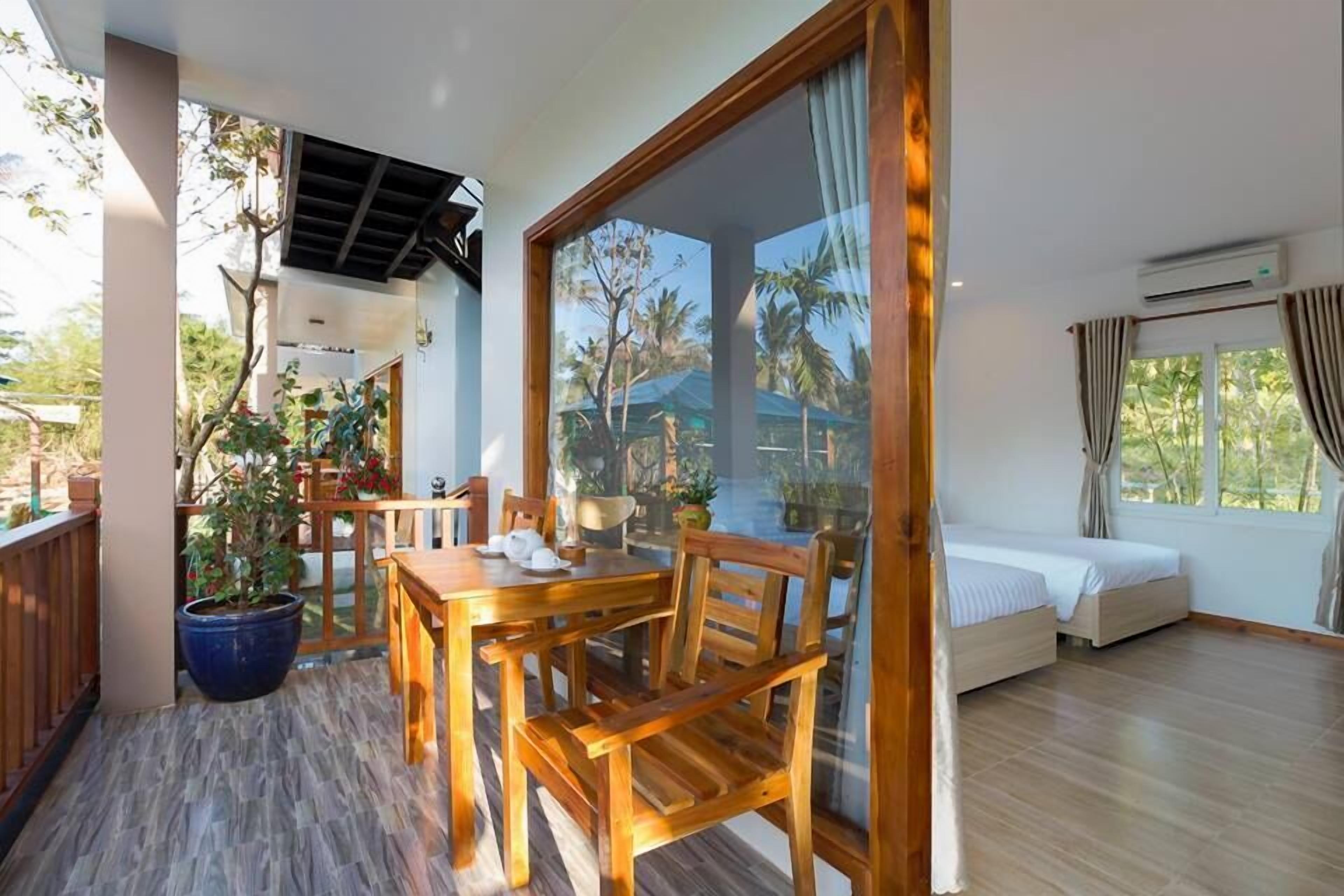 standard triple room, smoking, kitchen | minibar, desk, blackout curtains, free wifi