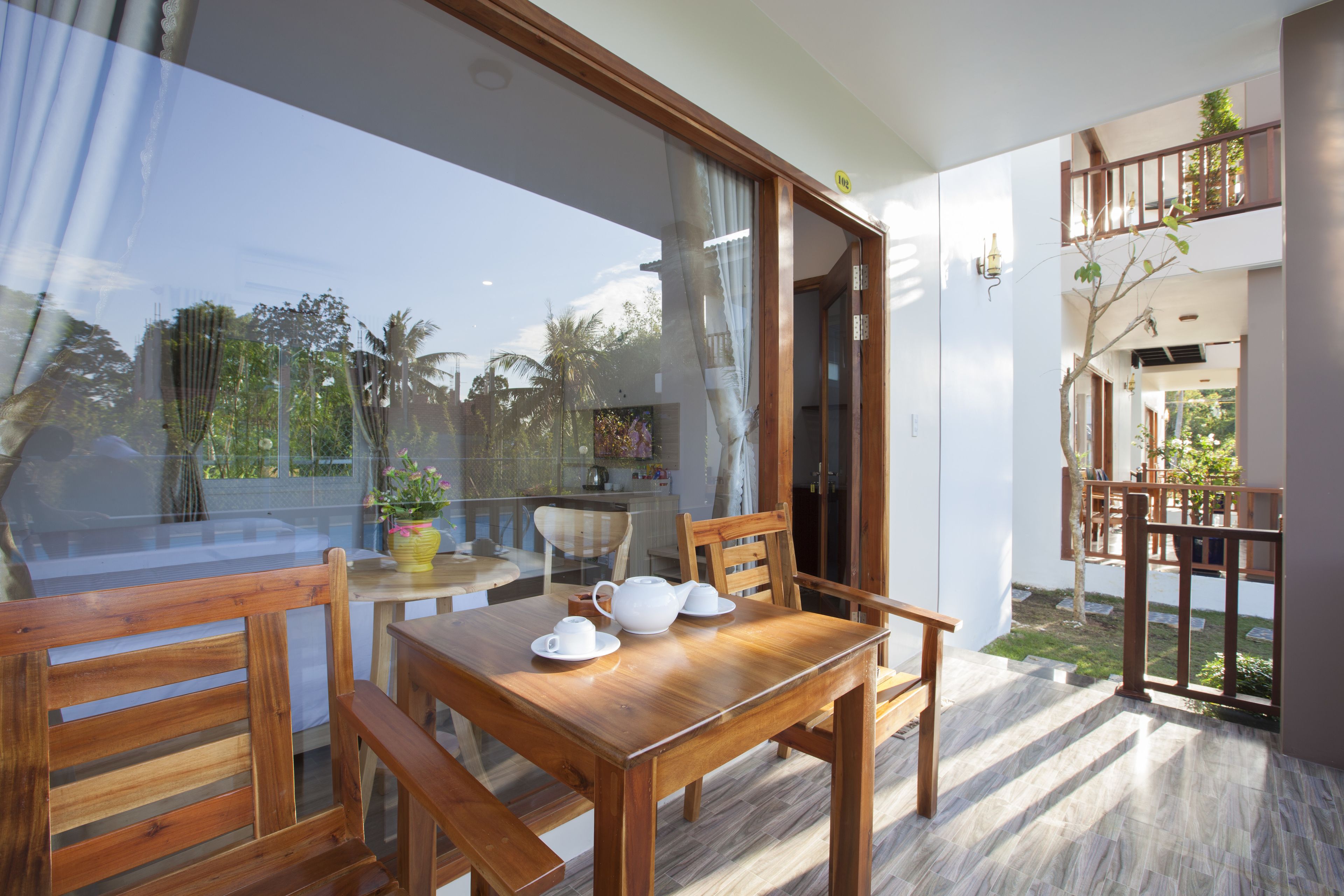 standard triple room, smoking, kitchen | balcony