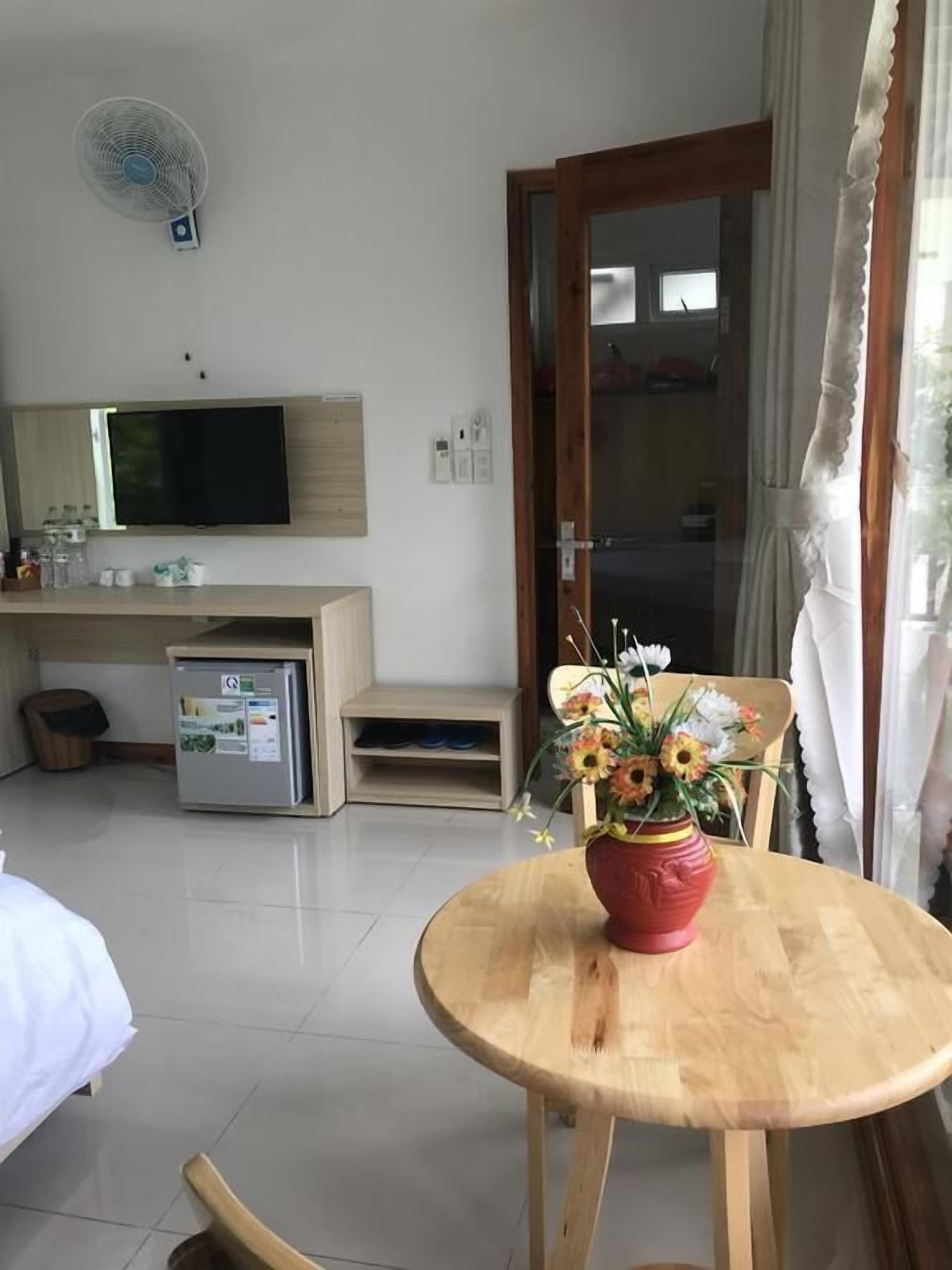 standard quadruple room, kitchen, pool view | minibar, desk, blackout curtains, free wifi