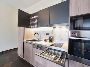 Appartement, 1 chambre, balcon | Coin cuisine privé | Réfrigérateur, four, plaque de cuisson, lave-vaisselle