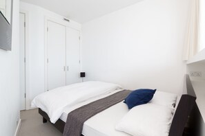 1 chambre, bureau, fer et planche à repasser, Wi-Fi gratuit