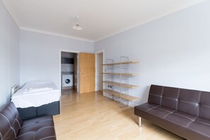 Living room - Birmingham Serviced Apartment - The Qube (Birmingham)