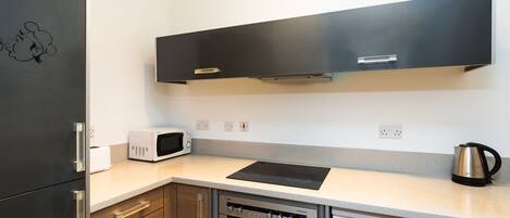 Apartment, 1 Bedroom | Private kitchen | Full-sized fridge, microwave, oven, stovetop